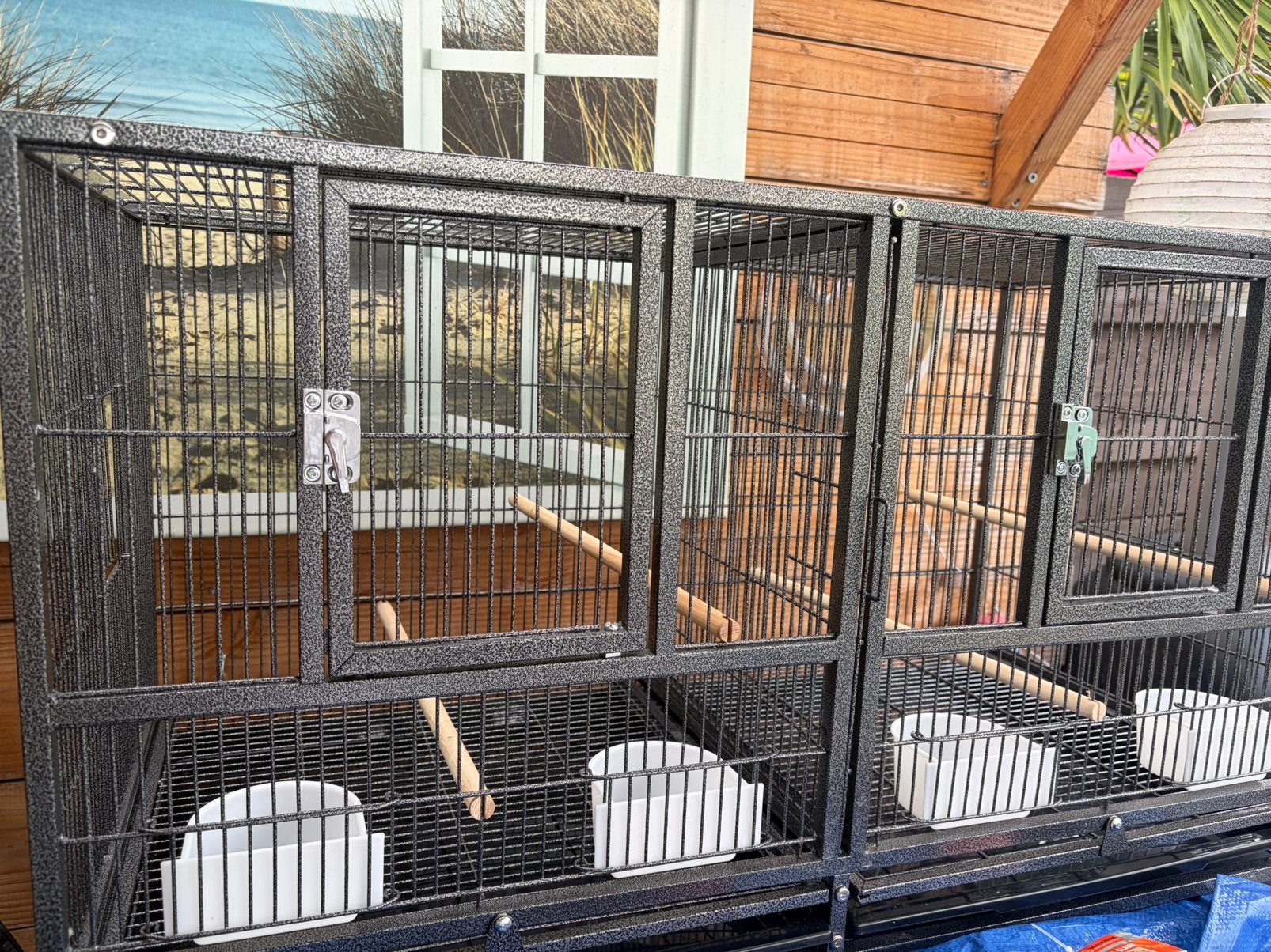 Ruime vogelkooi is ook te scheiden tussenwant 96Bx46Bx53H, Ophalen, Zo goed als nieuw, Metaal, Vogelkooi