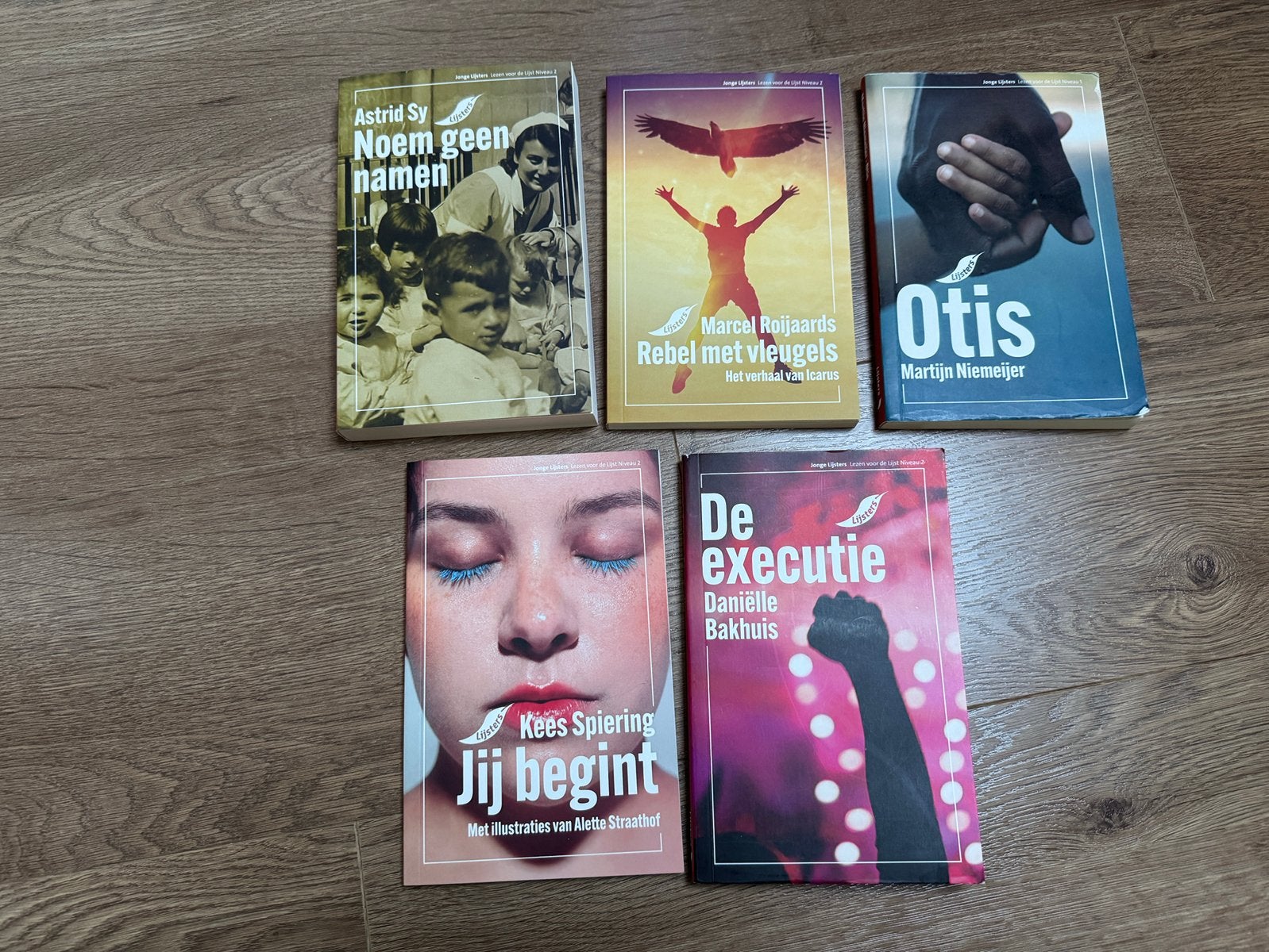 Jonge lijsters leesbundel 5 titels 2024, Diverse auteurs, Ophalen of Verzenden, Zo goed als nieuw, Fictie