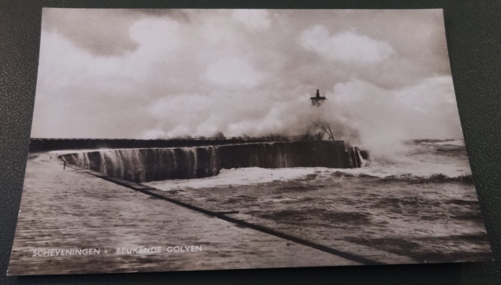 Scheveningen - Beukende golven - KDh01, Verzenden, 1940 tot 1960, Ongelopen, Zuid-Holland