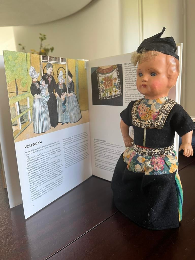 Antiek Volendams popje klederdracht, Antiek en Kunst, Ophalen of Verzenden