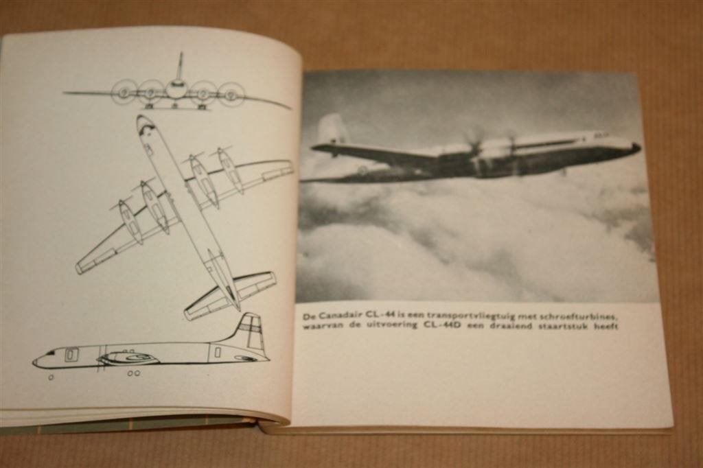 Boek - Amerikaanse militaire vliegtuigen, deel 1, Verzamelen, Luchtvaart en Vliegtuigspotten, Gebruikt, Schaalmodel, N.v.t., N.v.t.
