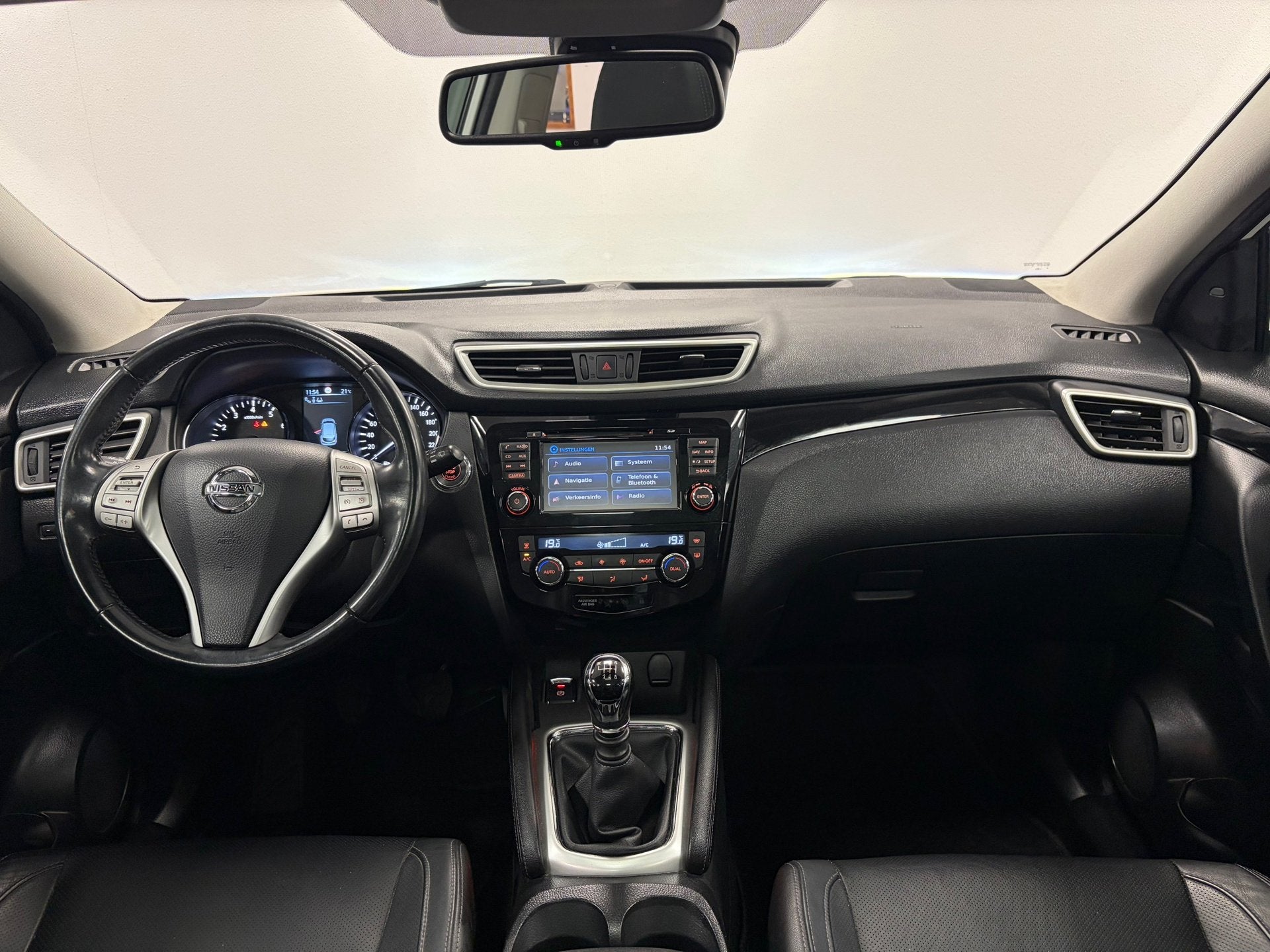 Nissan Qashqai 1.2 Tekna*360-Camera*Stoelverwarming*Pano*NAP, Auto's, Voorwielaandrijving, Euro 5, Gebruikt, Automatische klimaatregeling