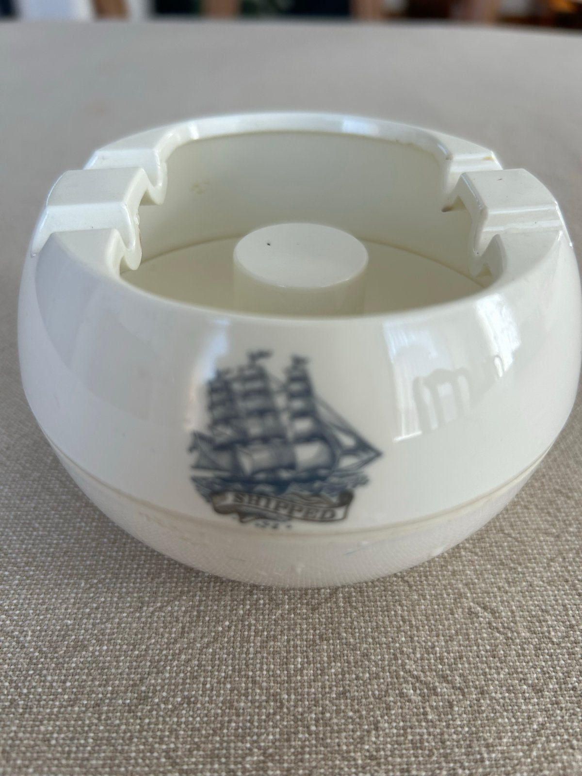Vintage witte asbak met scheepsafbeelding, Ophalen of Verzenden, Gebruikt, Asbak