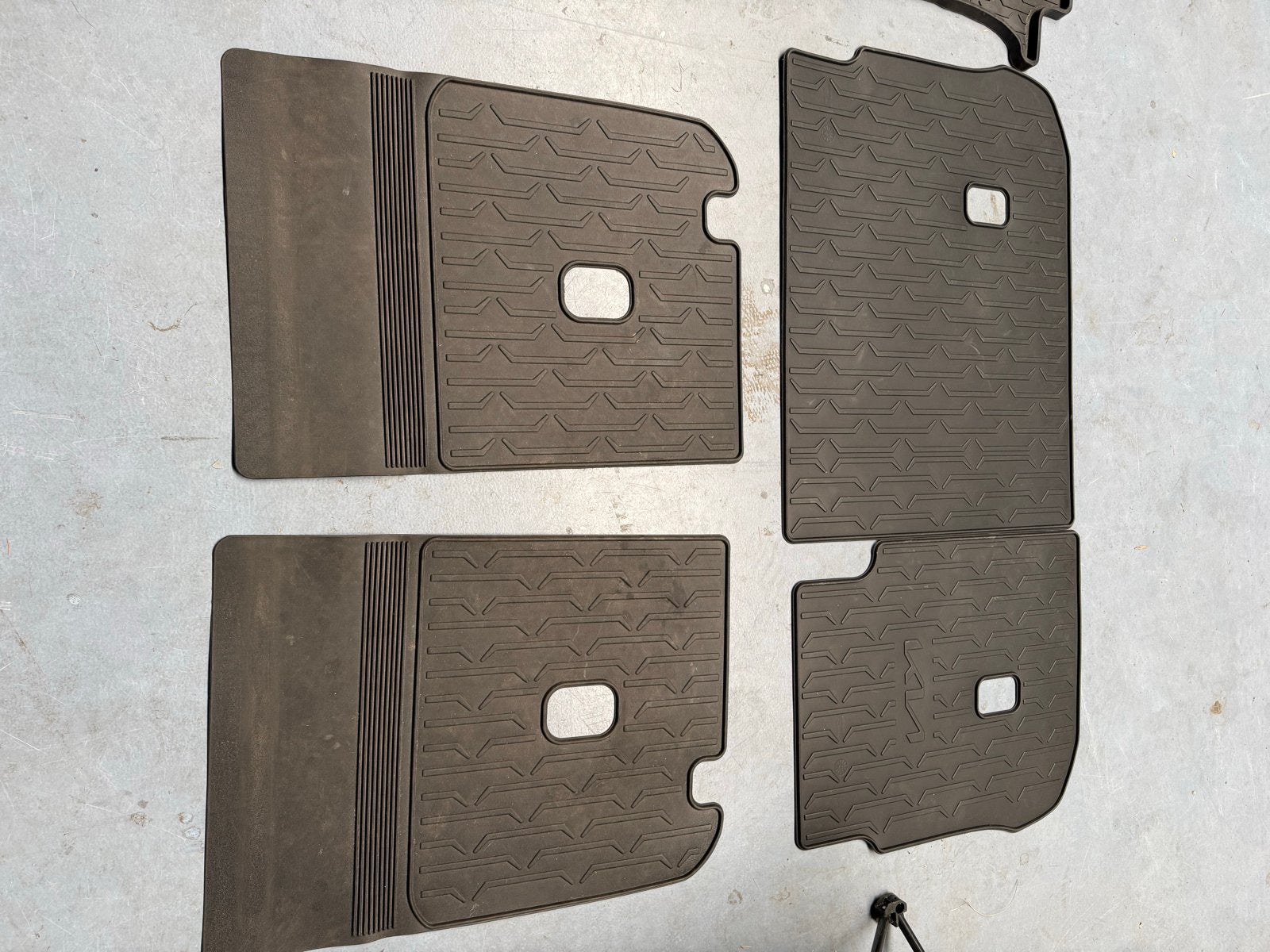 Kia EV9 Rubberen matten set (winter) en bescherming stoelen, Ophalen of Verzenden, Gebruikt