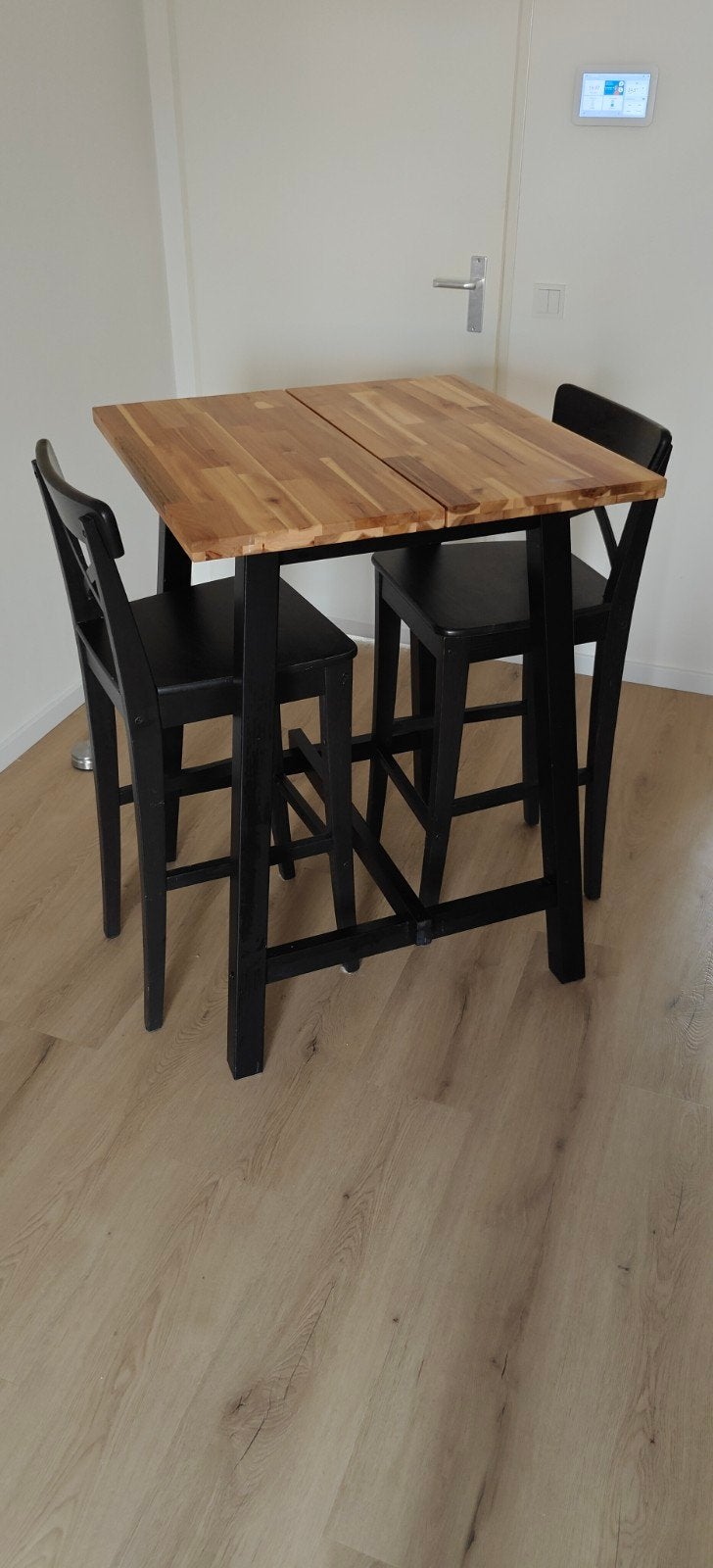 Ikea Skogsta bartafel inclusief barkrukken (Rosentorp), Ophalen, Gebruikt, Inclusief barstoelen
