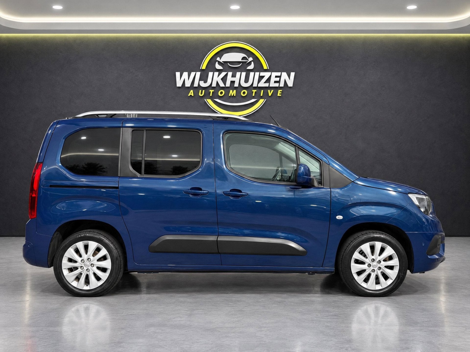 Opel Combo Tour 1.2 Turbo L1H1 Luxury Edition met Climate !, Voorwielaandrijving, Stof, Gebruikt, Zwart