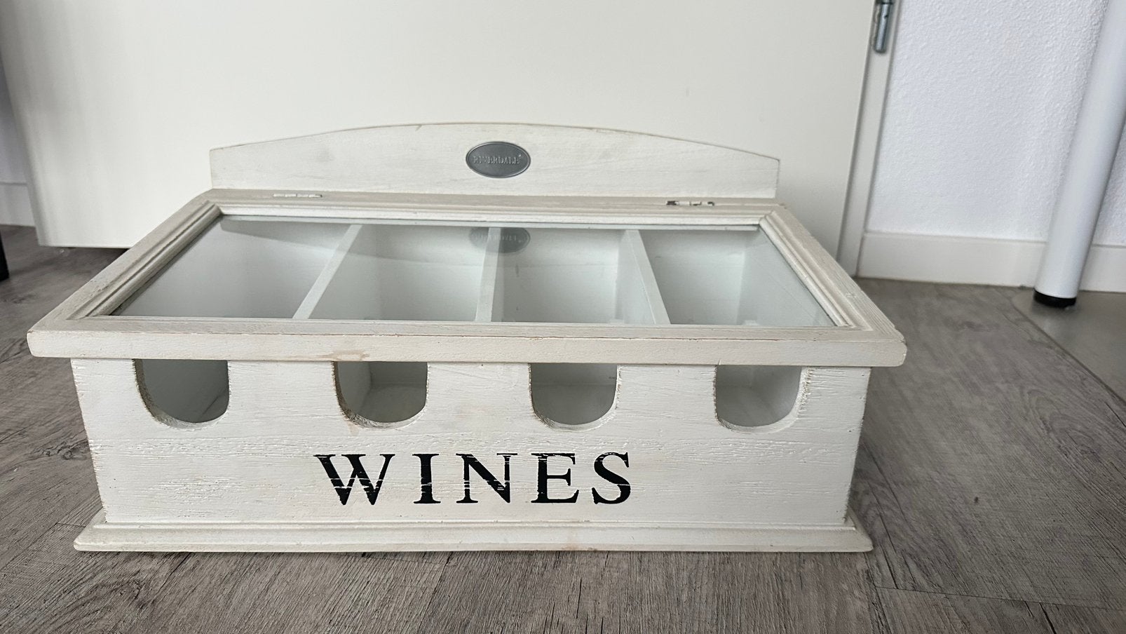 Wijnhouder/wijnrek, Riverdale, hout met glas, wit, Huis en Inrichting, Woonaccessoires | Wijnrekken, Ophalen of Verzenden, Zo goed als nieuw