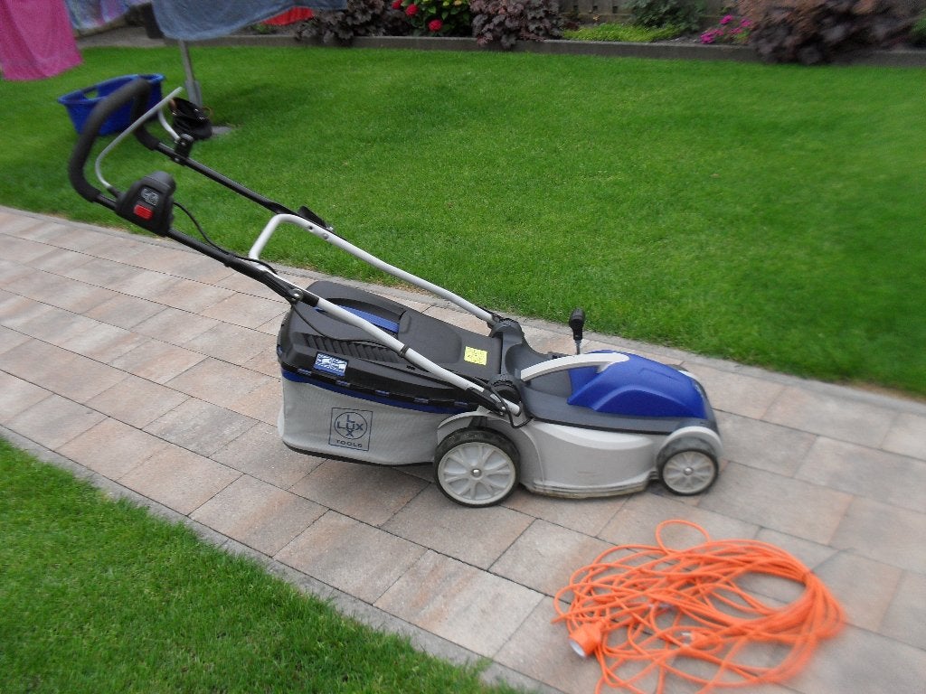 Te koop mooie electrische gazon maaier lux tools 47 cm, Tuin en Terras, Ophalen, Cirkelmaaier, Gebruikt, Opvangbak