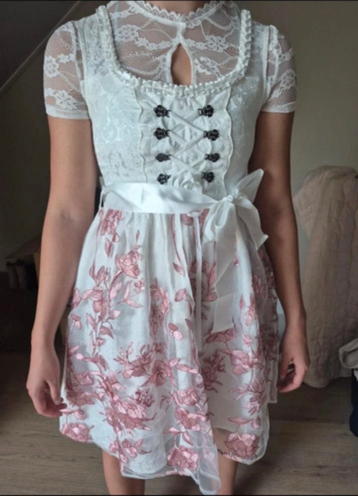 Dirndl jurk maat S met roze bloemenprint, Wit, Ophalen of Verzenden, Zo goed als nieuw, Knielengte