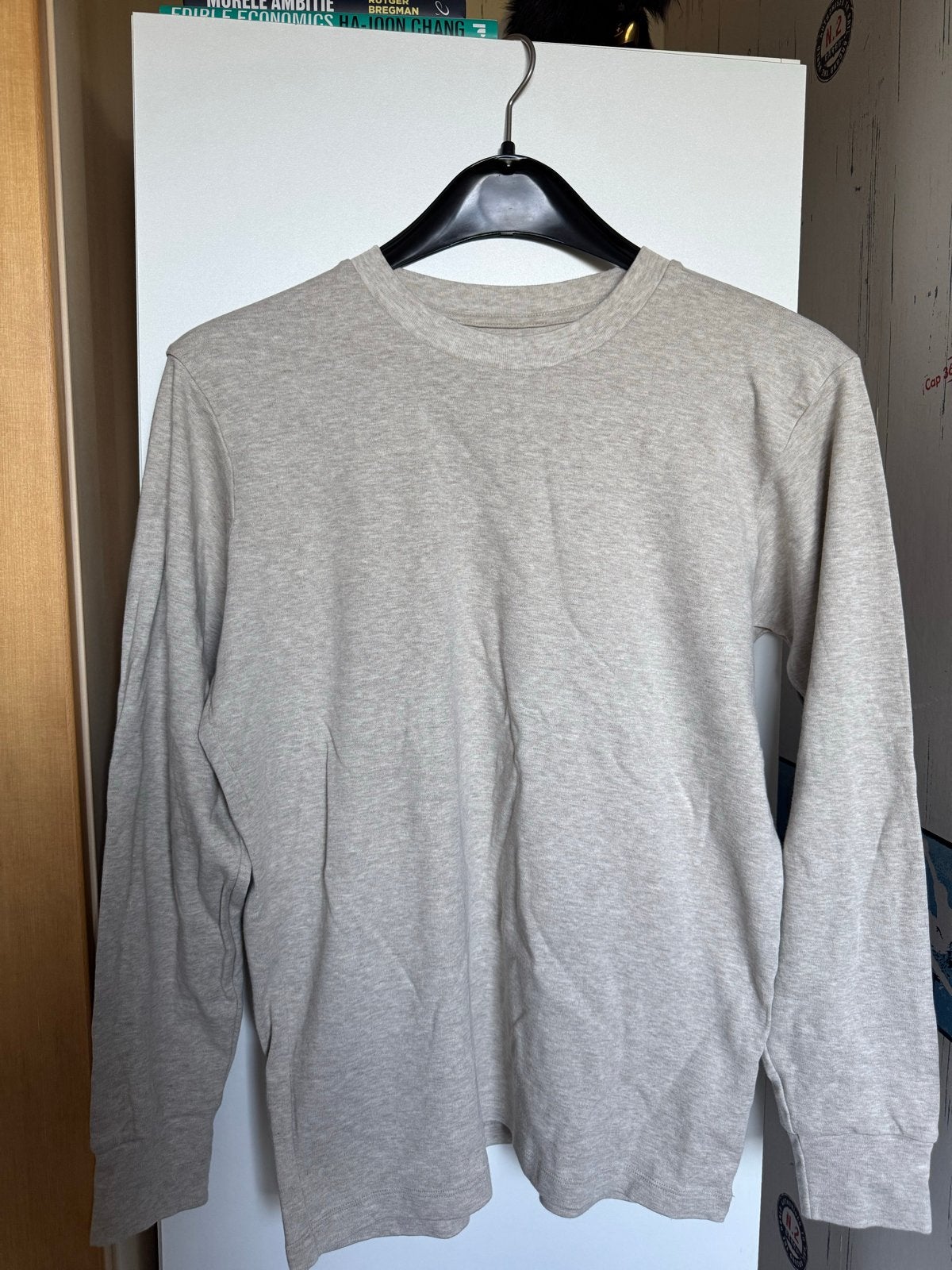 Uniqlo longsleeve shirt maat M - oatmeal kleur, Kleding | Heren, T-shirts, Ophalen of Verzenden, Nieuw, Maat 48/50 (M), Beige