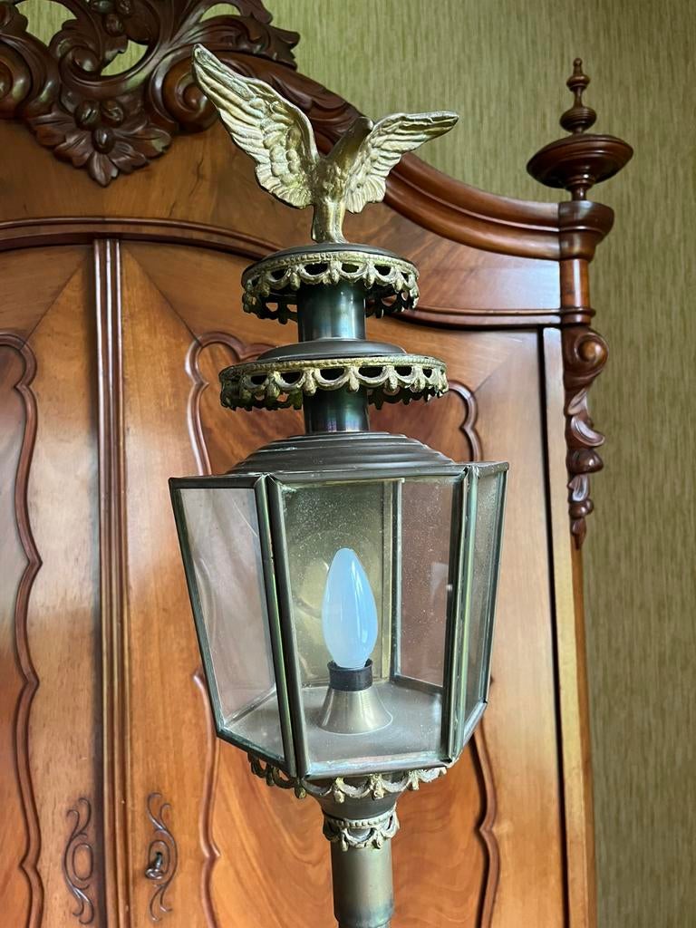 Antieke marmeren staande koetslamp lantaarnlamp hoog 183 cm, Ophalen