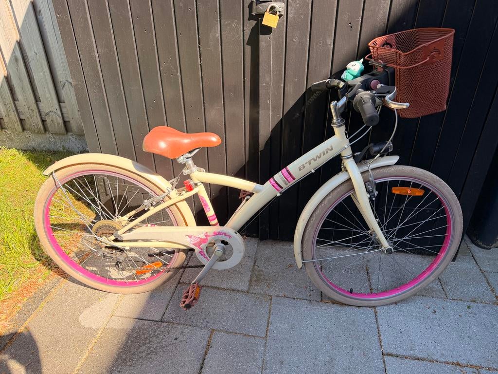 B'Twin poply 500 kinderfiets 24 inch - crème/roze, Ophalen, Gebruikt, Terugtraprem, 20 inch of meer