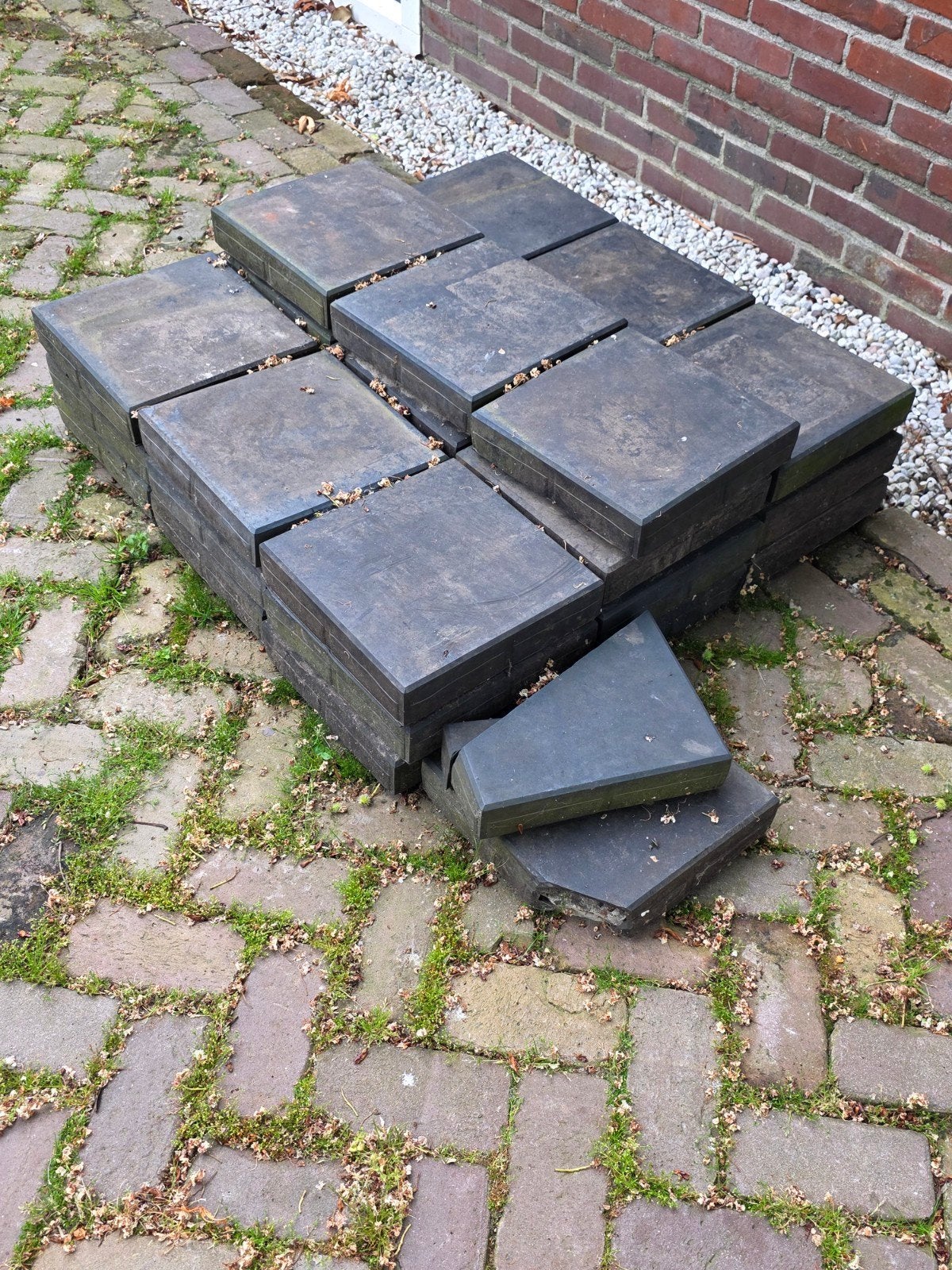 30 stuks oerdegelijke rubberen tegels (30x30 cm), Tuin en Terras, Tegels en Klinkers, Ophalen, Gebruikt, Rubber, Overige typen