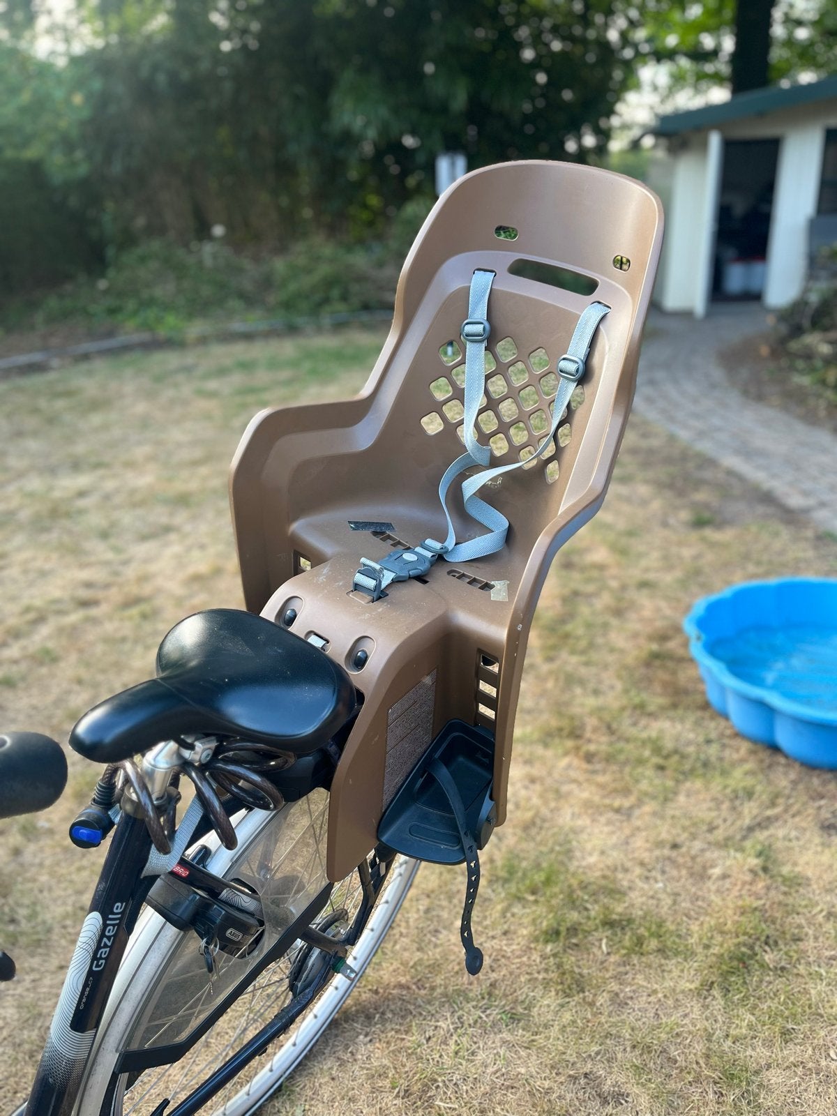 Polisport Achterzitje Fiets - Bruin met Gordel en Voetsteune, Fietsen en Brommers, Ophalen, Achterzitje, 9 t/m 18 kg, Gebruikt