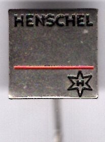 Henschel zilverkleurig tractor speldje ( E_005 ), Verzamelen, Speldjes, Pins en Buttons, Verzenden, Nieuw, Transport, Speldje of Pin