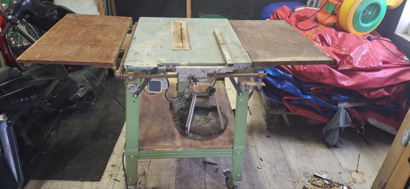 Zaagtafel 220v verrijdbaar, Ophalen, Gebruikt, Cirkelzaag, 70 mm of meer