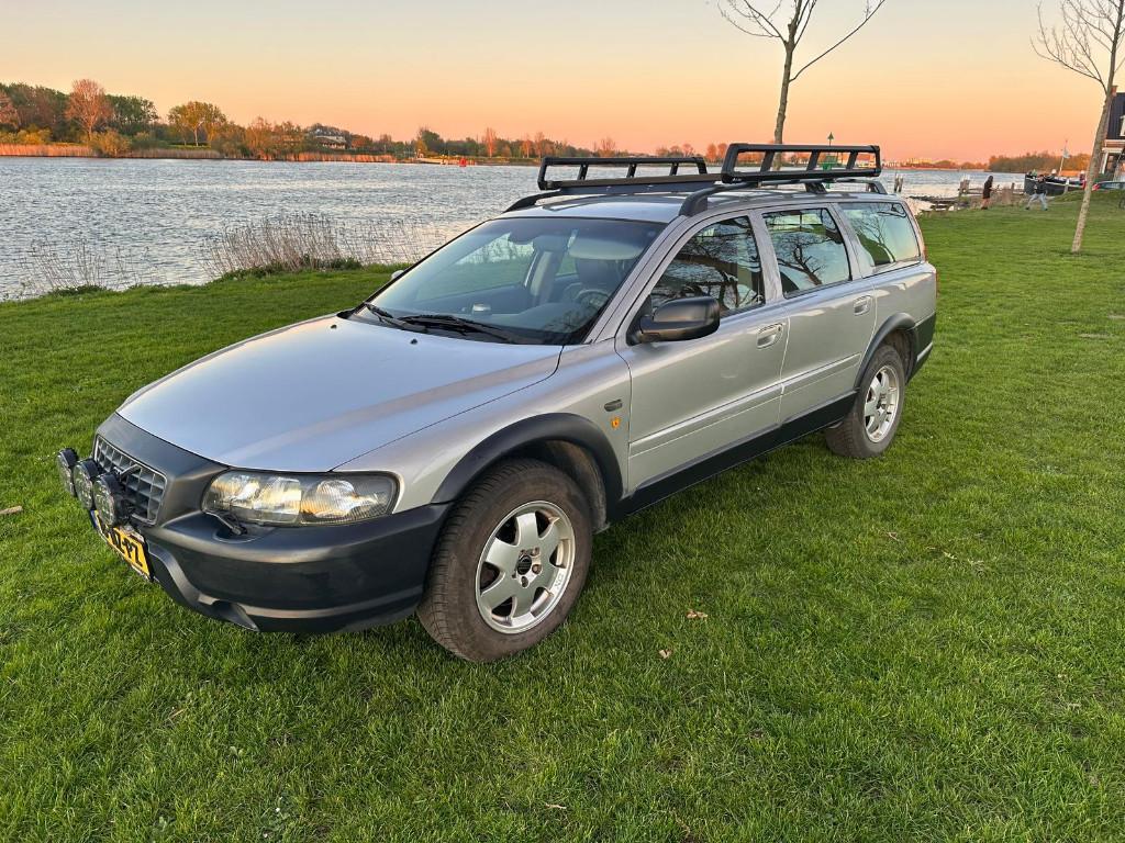 Volvo XC70 2.5 T AWD Geartronic 2004 Grijs, Automaat, 1800 kg, Zwart, XC70