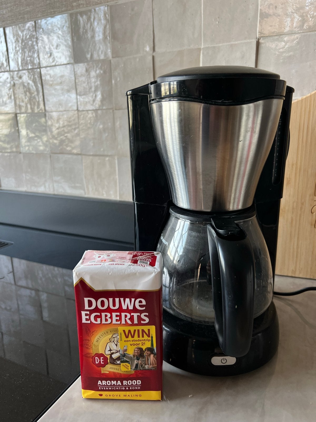 Koffiezetapparaat + Twee pakken Douwe Egberts, Overige modellen, 10 kopjes of meer, Nieuw, Gemalen koffie