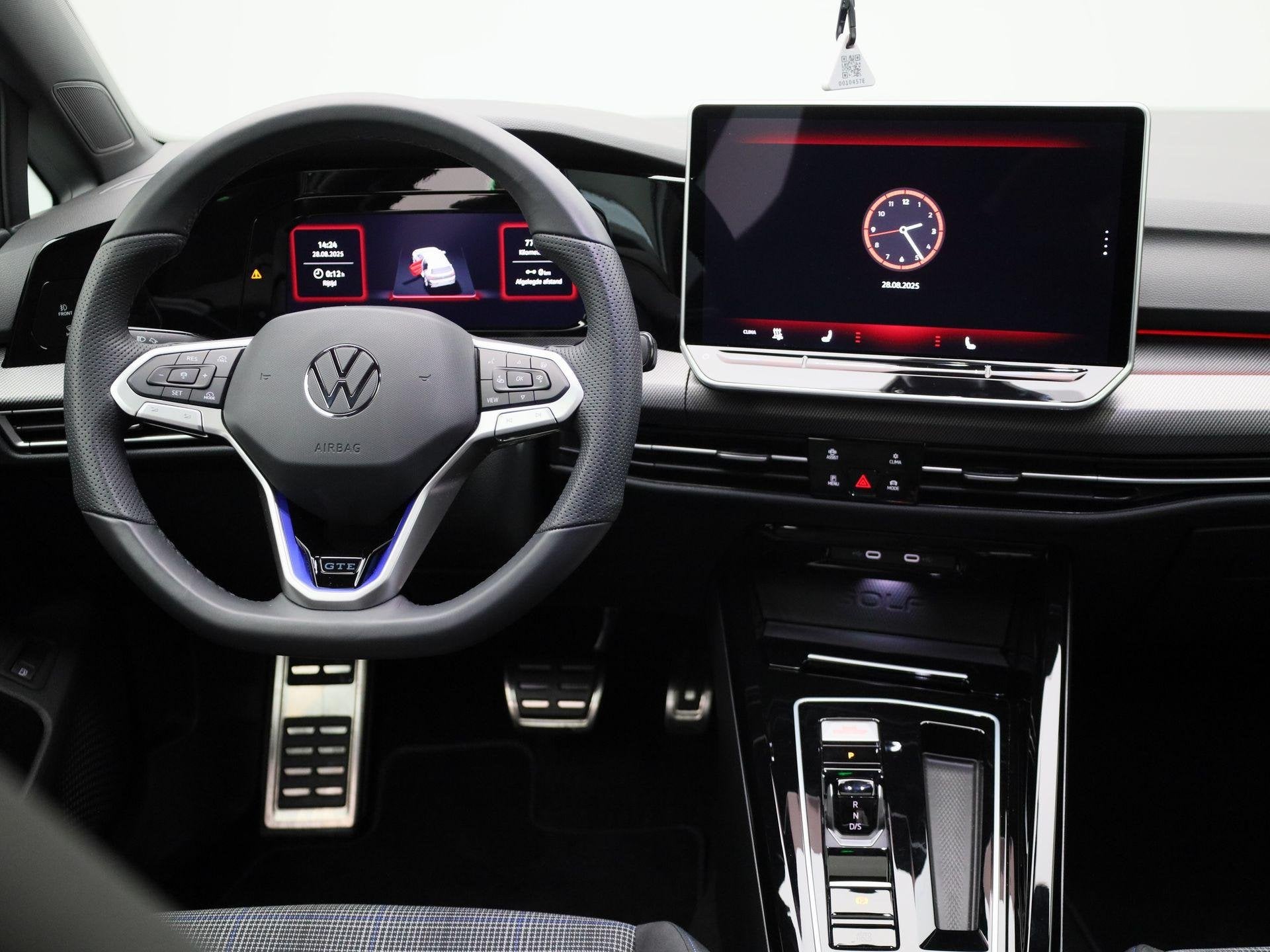 Volkswagen Golf 1.5 eHybrid GTE | Automaat | Panoramadak | N, 12 maanden, Stof, 4 cilinders, 26 kWh