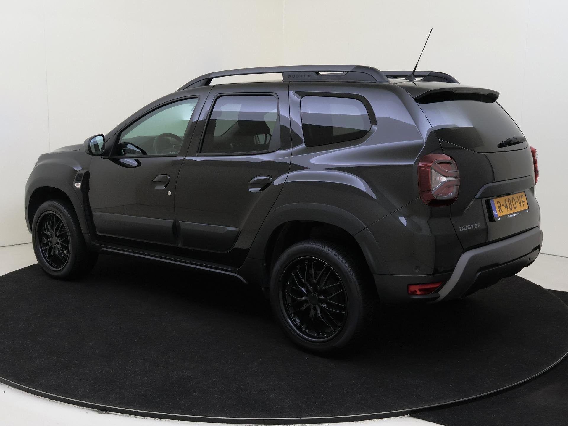 Dacia Duster 1.0 TCe 100 Bi-Fuel Journey Apple Carplay | Cru, Auto's, Voorwielaandrijving, Gebruikt, Euro 6, Zwart