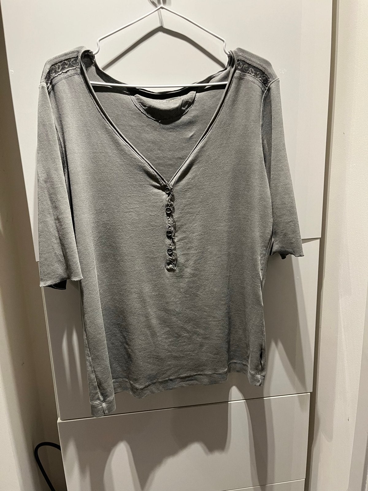 Marccain top maat 46 met halve mouwen en knoopjes, Kleding | Dames, Maat 46/48 (XL) of groter, Nieuw, Ophalen of Verzenden, Korte mouw