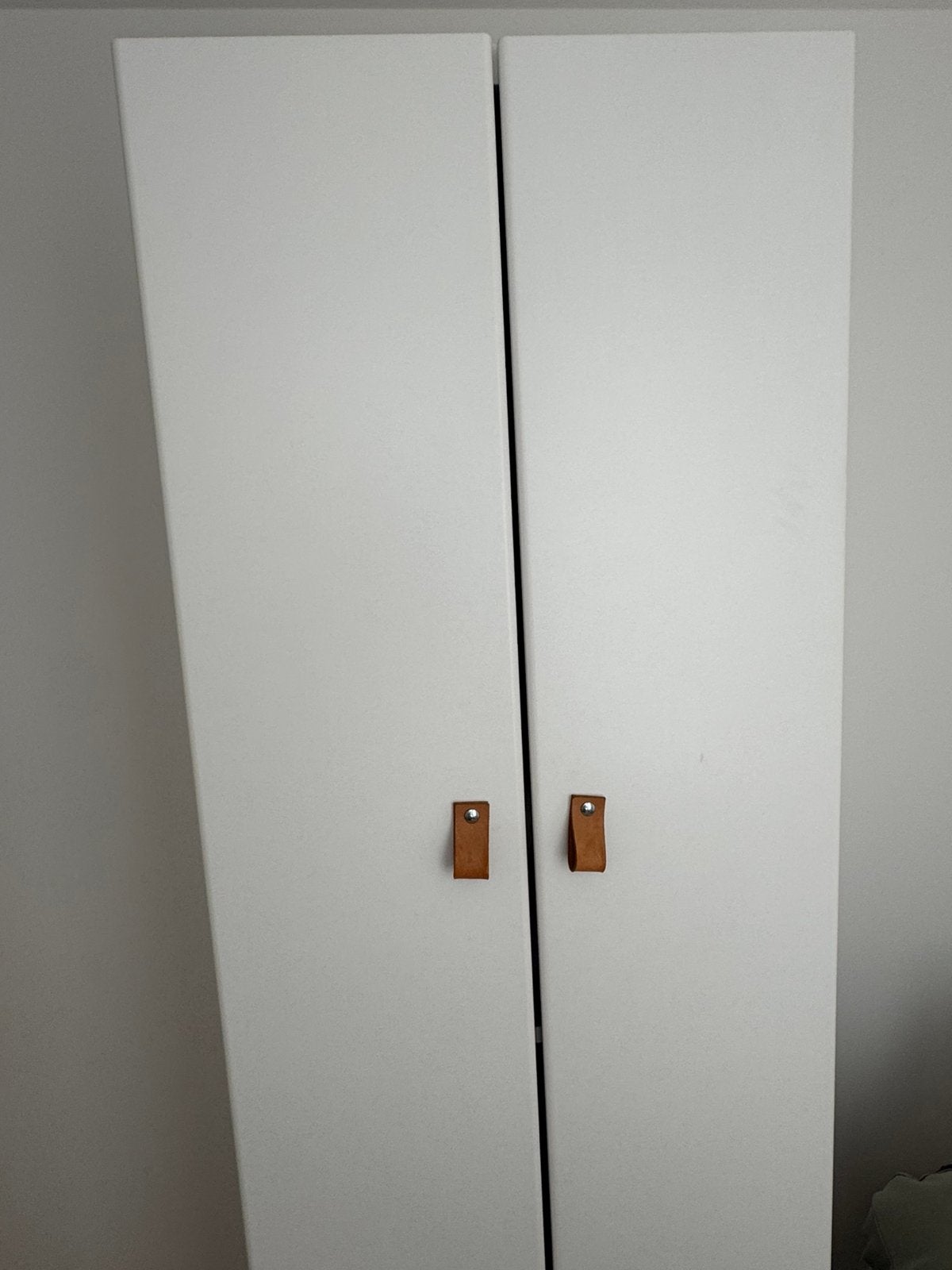 Foto 2 van Kledingkast kinderkamer Ikea Besta