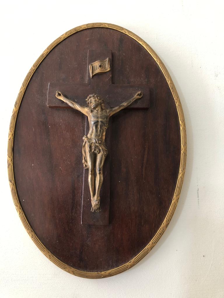 Mooie brocante crucifix / kruisbeeld op houten plaatje, Antiek en Kunst, Antiek | Religie, Ophalen of Verzenden