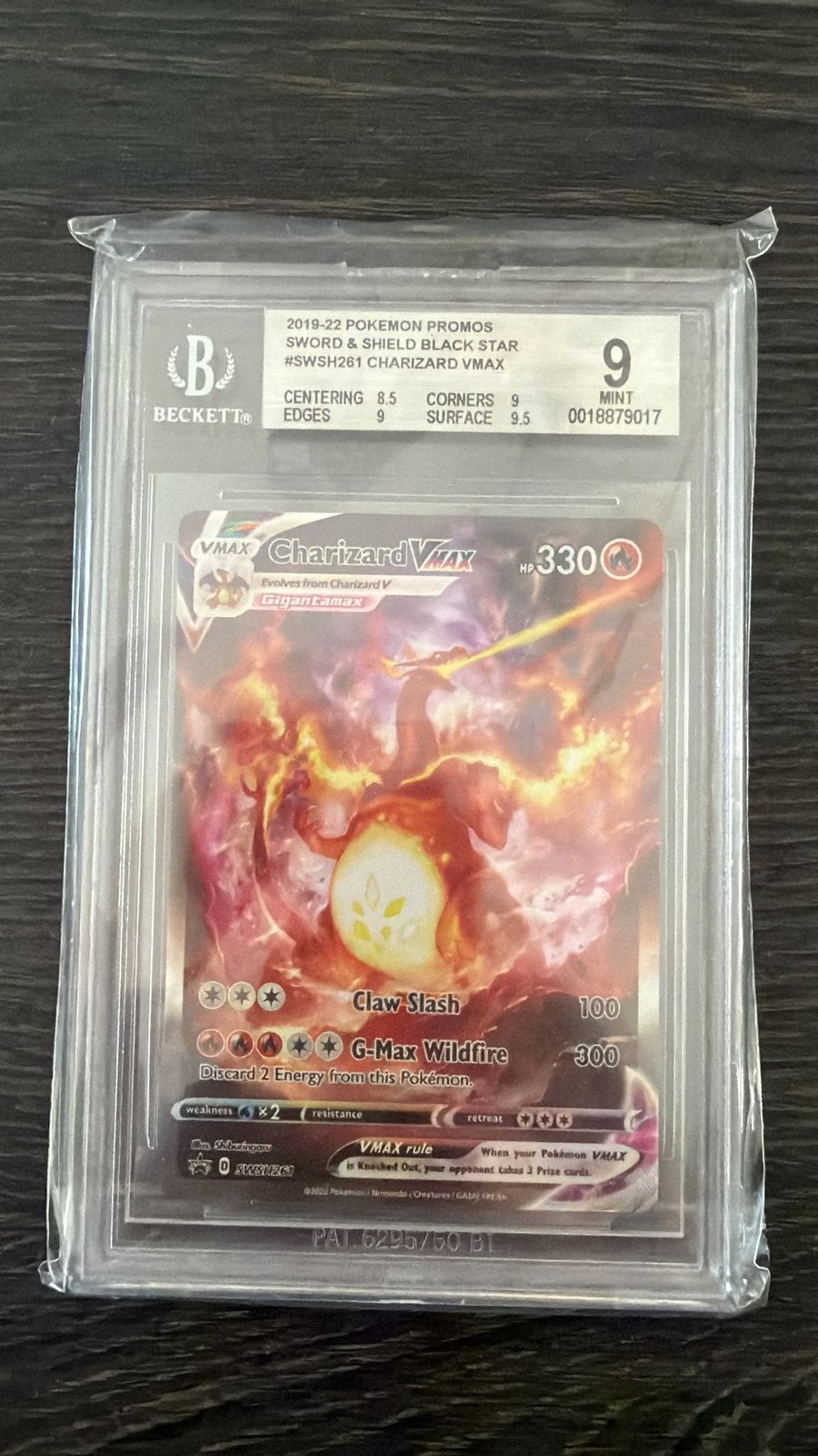 Charizard VMAX #261 BGS 9, Hobby en Vrije tijd, Verzamelkaartspellen | Pokémon, Ophalen of Verzenden, Zo goed als nieuw
