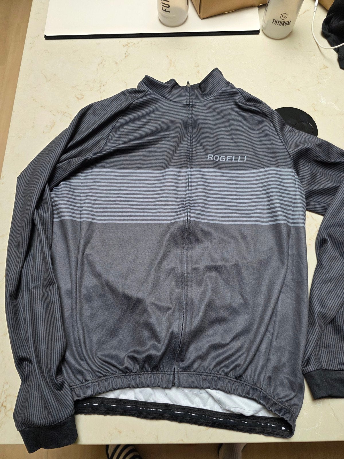 Rogelli Lange Mouw Shirt - Maat XXL (valt als XL), Maat 56/58 (XL), Hardlopen of Fietsen, Grijs, Gedragen