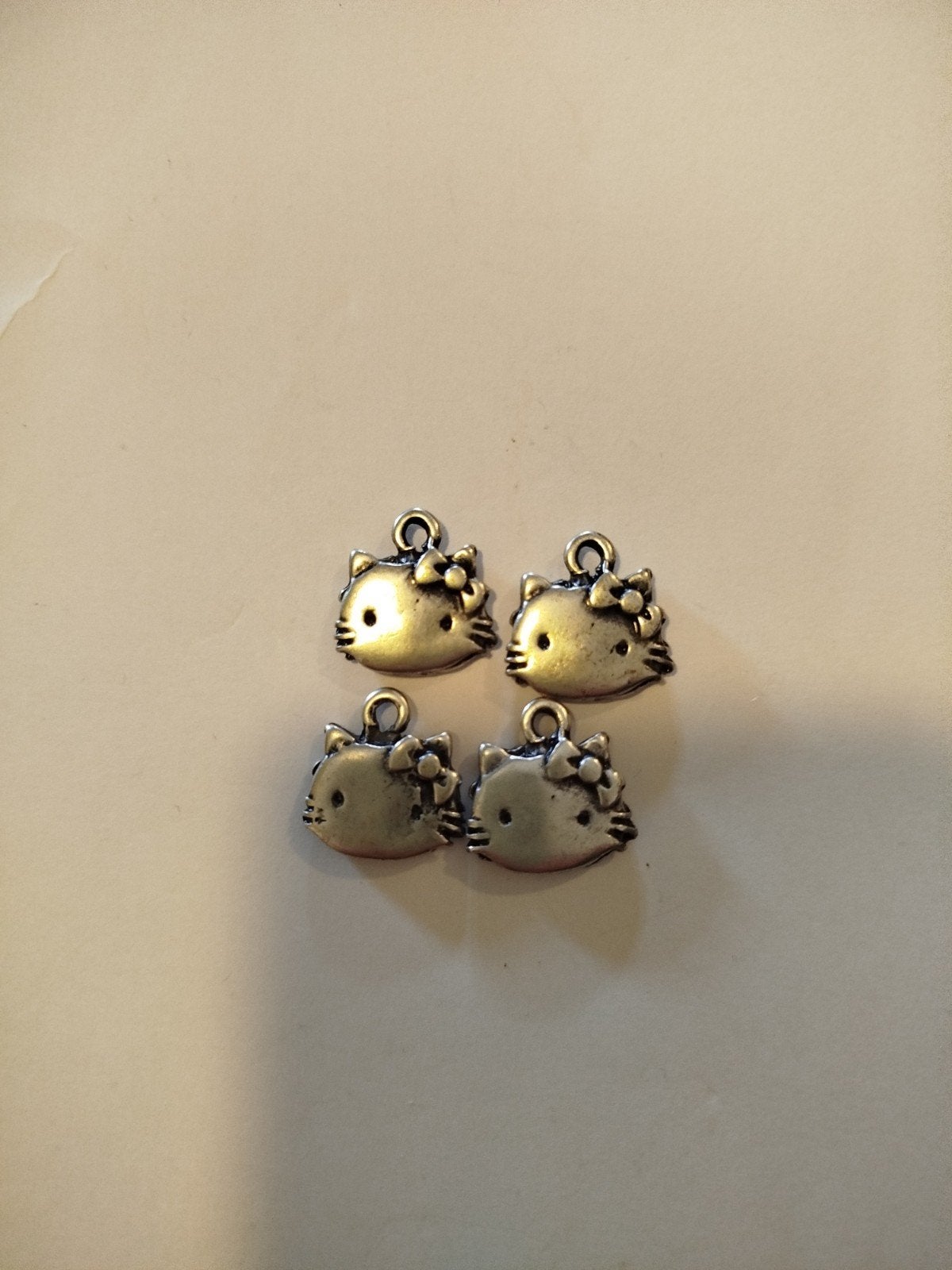 Hello Kitty bedels (4 stuks), Overige merken, Overige materialen, Gebruikt, Ophalen of Verzenden