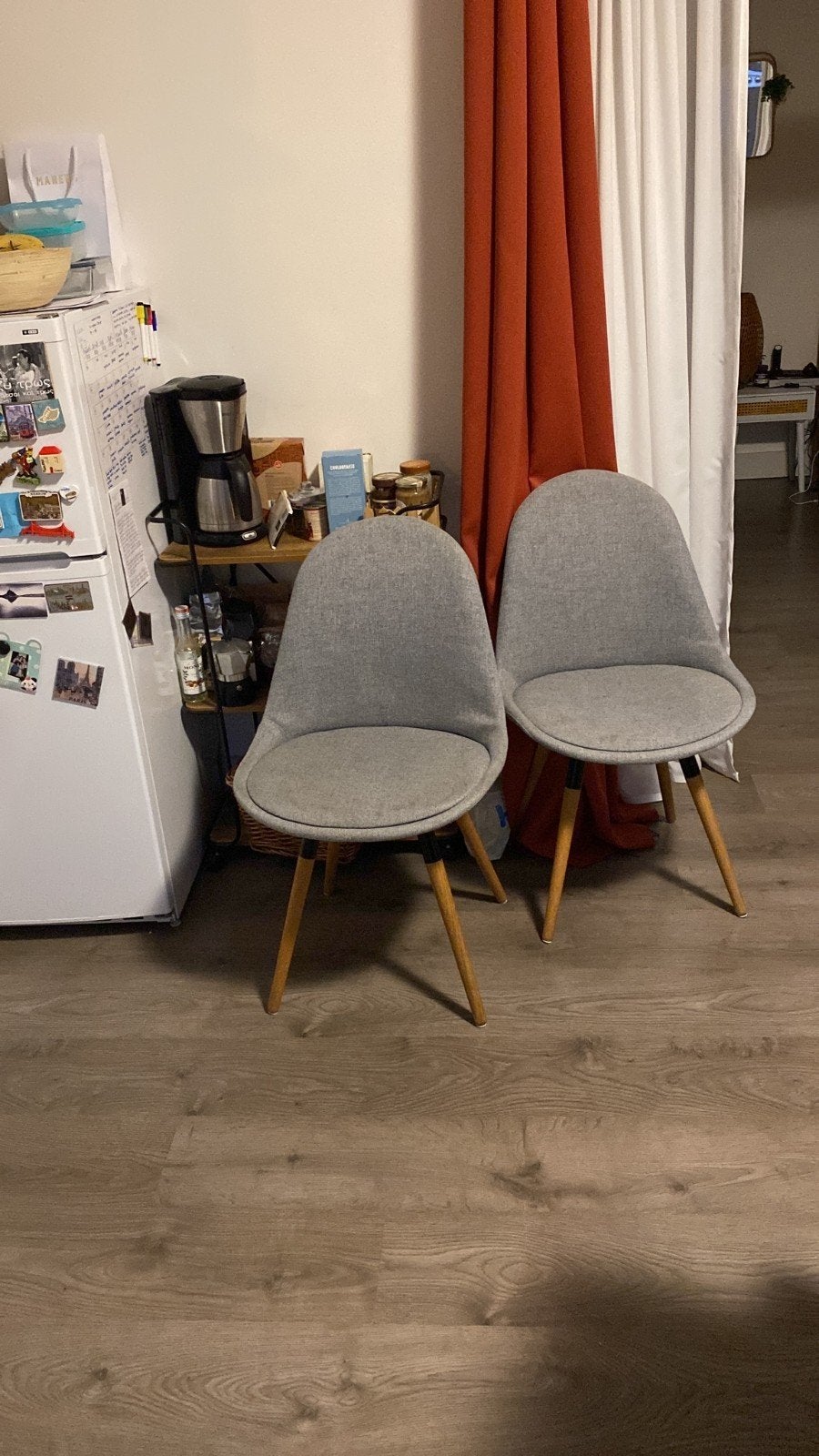Gratis 3 grijze stoelen met houten poten, Ophalen, Hout, Gebruikt, Grijs