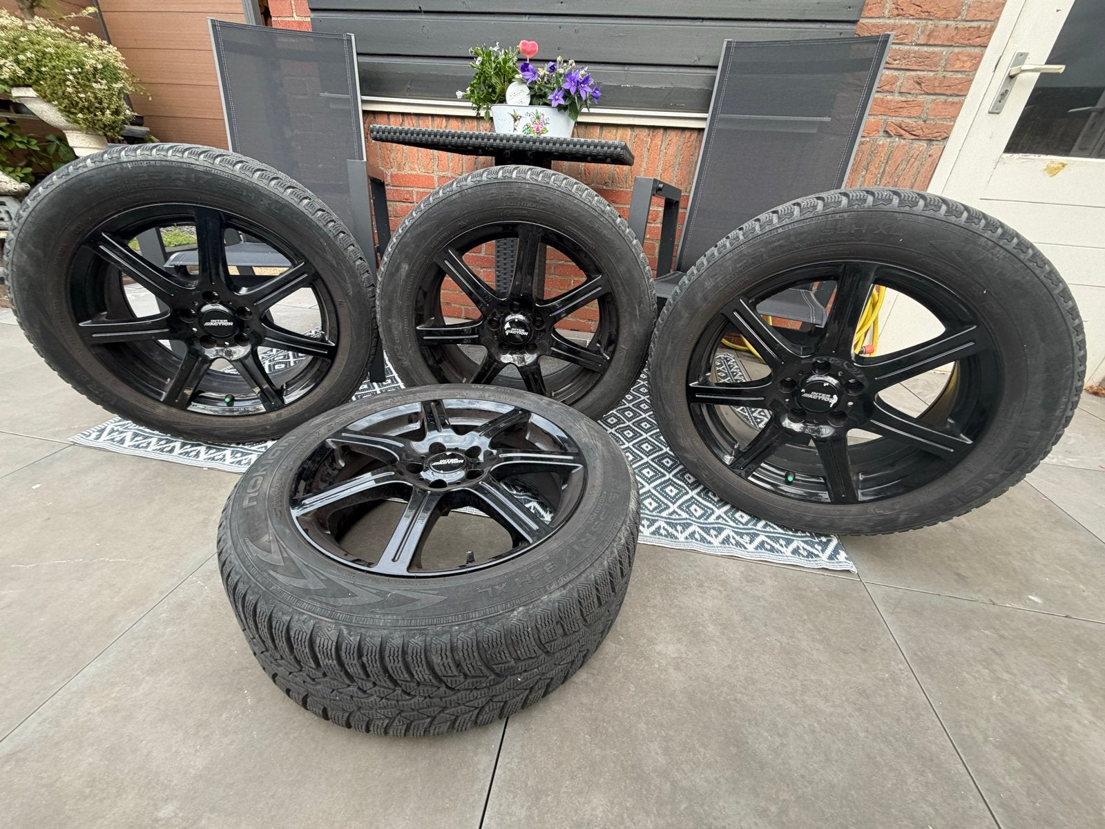 Winterbanden/velgen zwart 5x108 ,TPMS sensoren, Ophalen, Banden en Velgen, 17 inch, Winterbanden