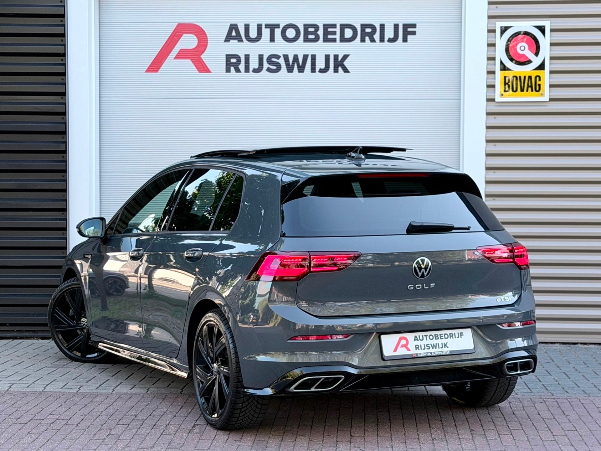 Volkswagen Golf 1.5 TSI 3x R-Line Pano/Matrix/Camera, Auto's, 12 maanden, 4 cilinders, Alcantara, Origineel Nederlands