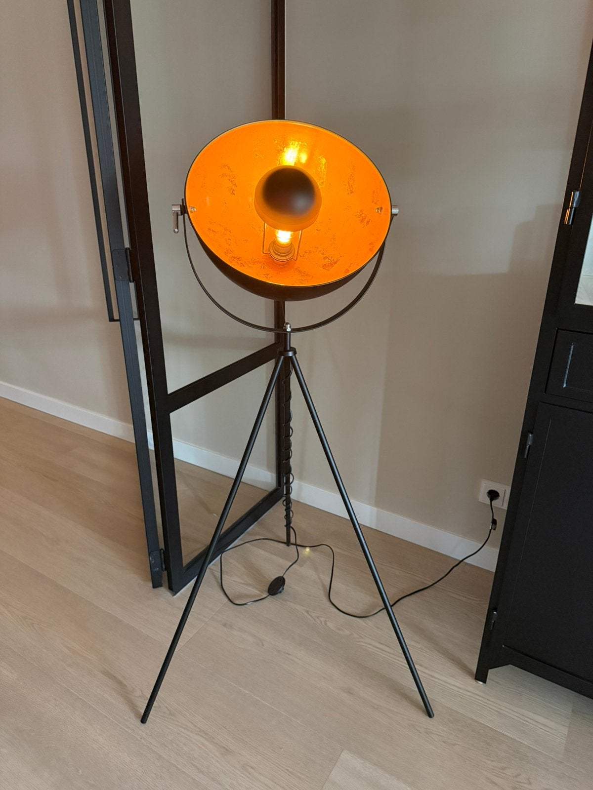 Vloerlamp industrieel/stoer zwart/goud, Huis en Inrichting, Lampen | Vloerlampen, Ophalen, Zo goed als nieuw, Metaal, 100 tot 150 cm
