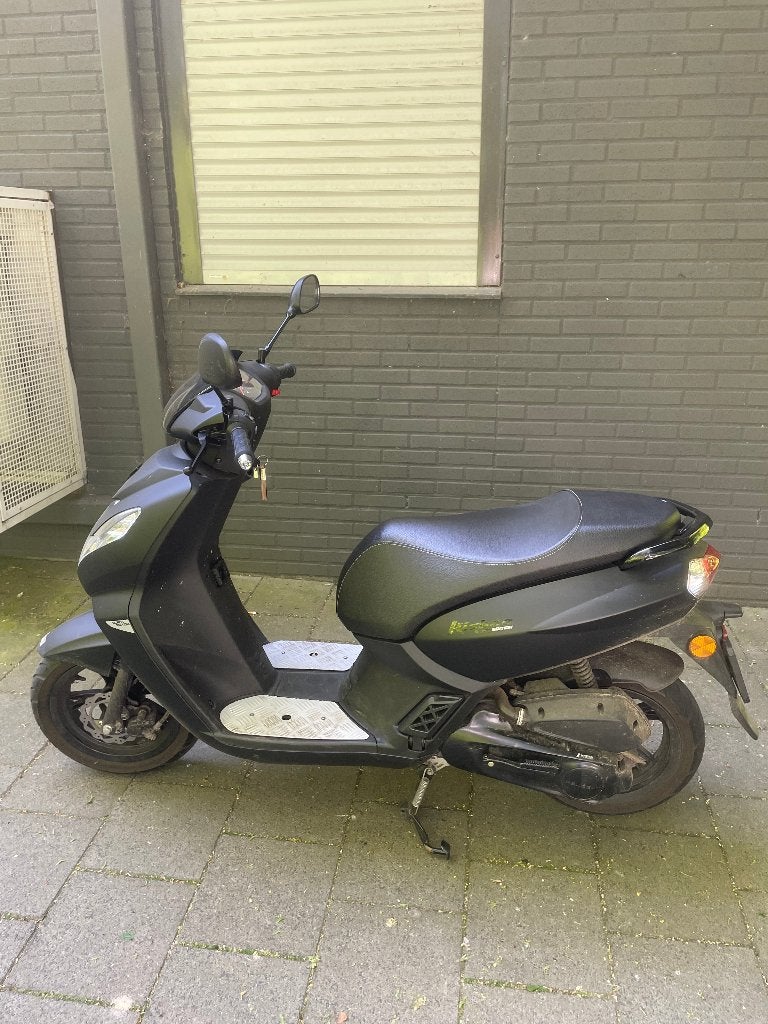 Peugeot Kisbee 50 Edition 2024 - 49cc - nieuwstaat, Ophalen, Zo goed als nieuw, Benzine, Peugeot