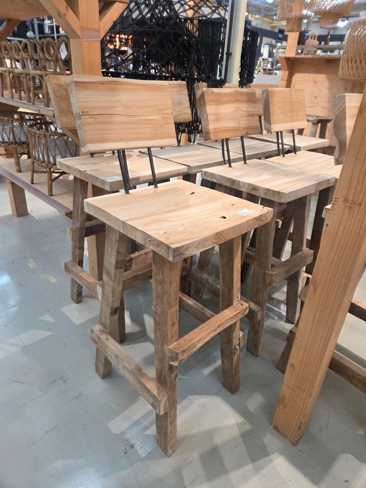 Robuuste houten barkrukken met rugleuning -, Met voetsteun, Nieuw, Ophalen of Verzenden, Hout