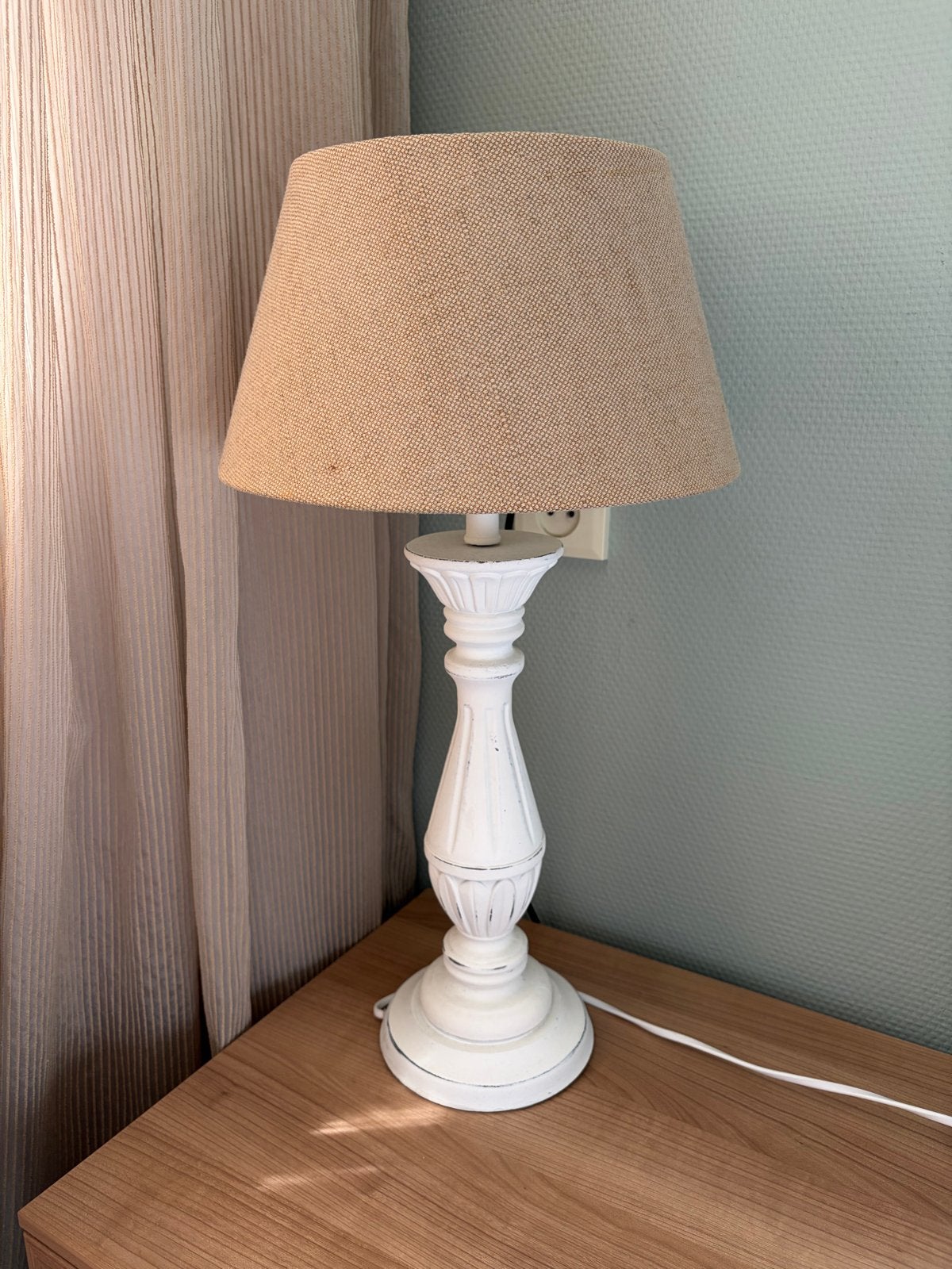 2 brocante lampen met stoffen kap - 57,5cm hoog, Ophalen, Gebruikt, Textiel, Wit