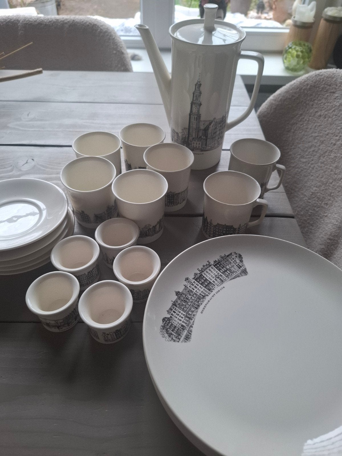 Servies met Amsterdamse grachtenpanden en Westertoren, Ophalen, Porselein, Vintage