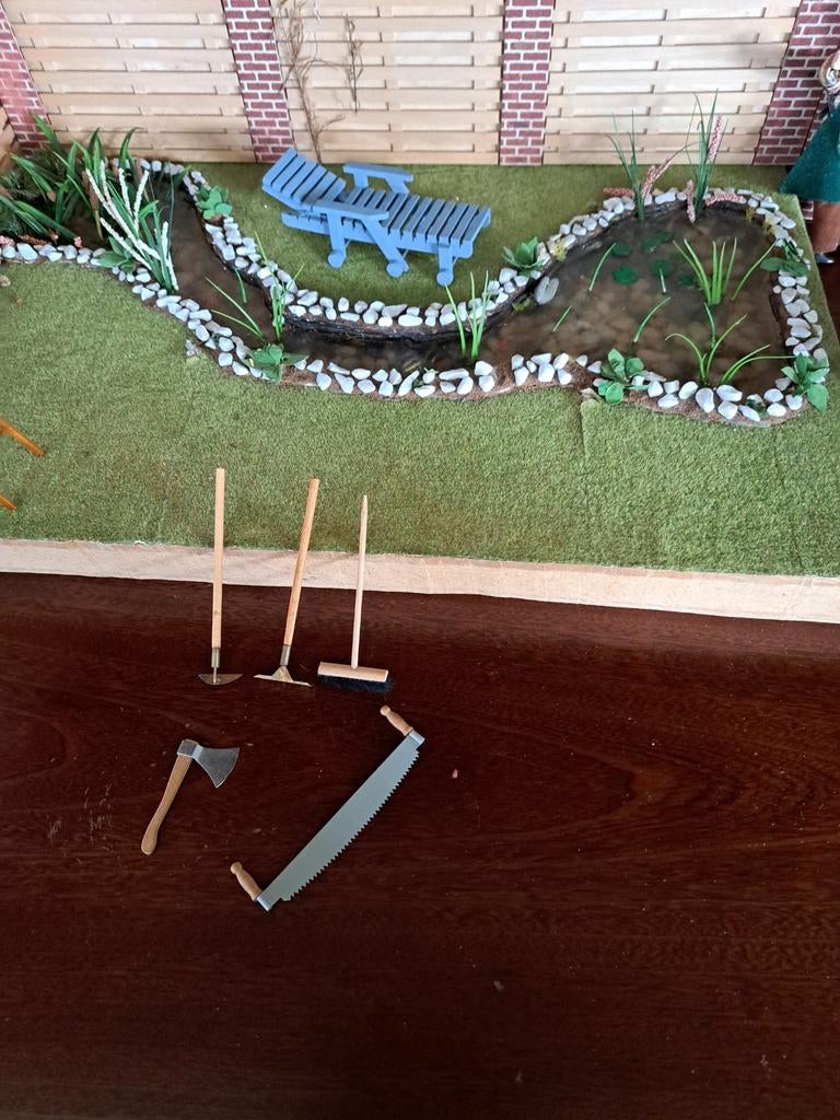 tuin met grote vijver enz 1.12, Verzamelen, Poppenhuizen en Toebehoren, Ophalen of Verzenden, Poppenhuis