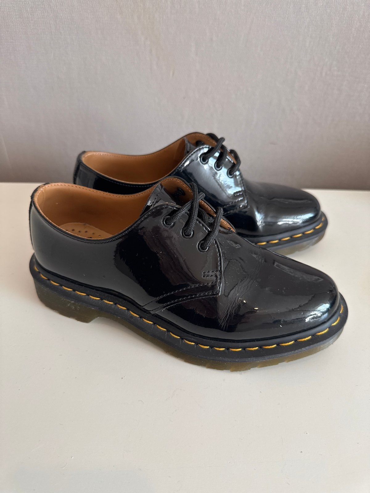 Dr. Martens lage lak schoenen maat 37, Schoenen met lage hakken, Zwart, Ophalen of Verzenden, Zo goed als nieuw