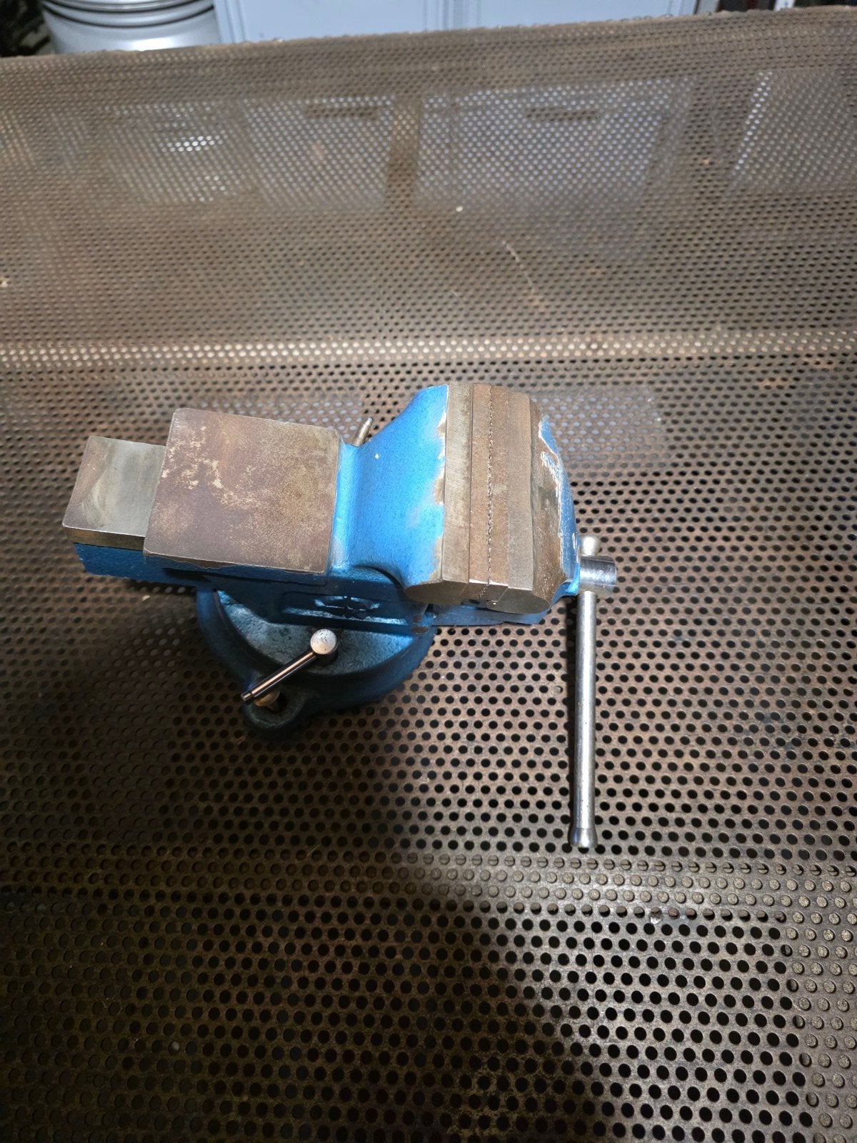 Bankschroef 10cm bek, tot 9cm te openen, Ophalen, Gebruikt, Bankschroef