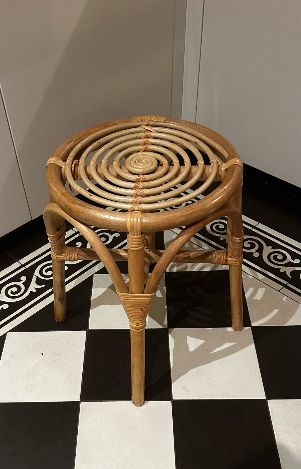 Rotan krukje / bijzettafeltje, Ophalen, Zo goed als nieuw, Overige materialen