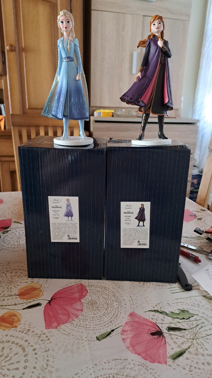 Disney Frozen 2 Elsa en Anna beeldjes met doos, Verzamelen, Disney, Ophalen, Zo goed als nieuw