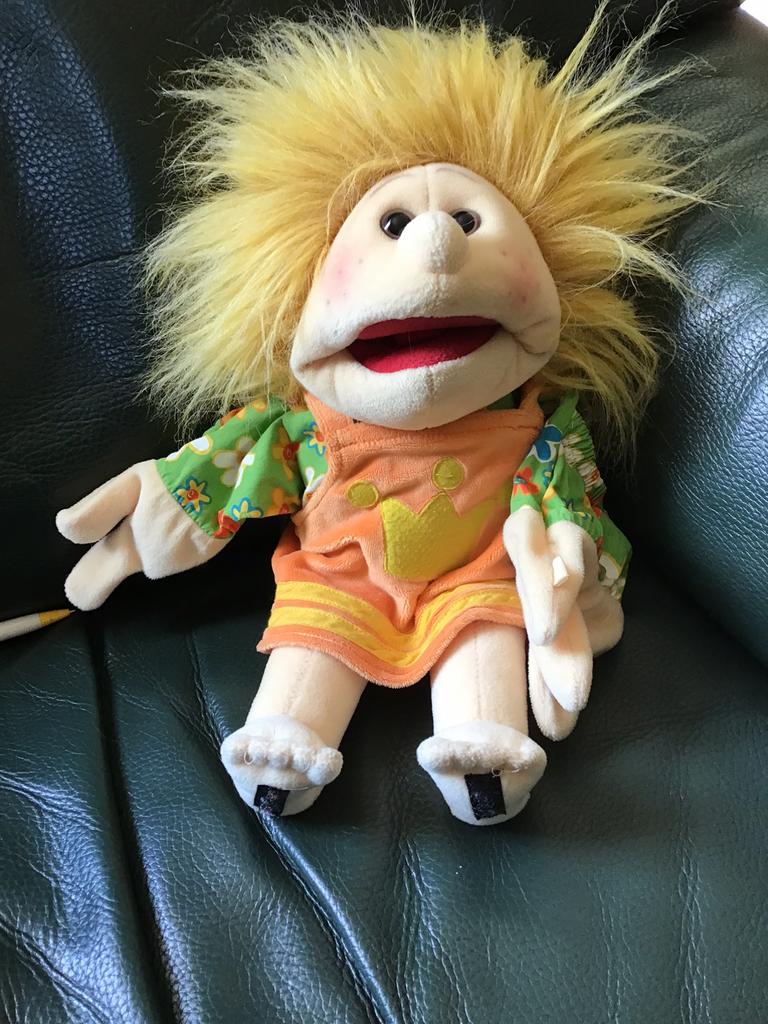 Living Puppets handpop kleine Jenny, Ophalen of Verzenden, Zo goed als nieuw, Pop