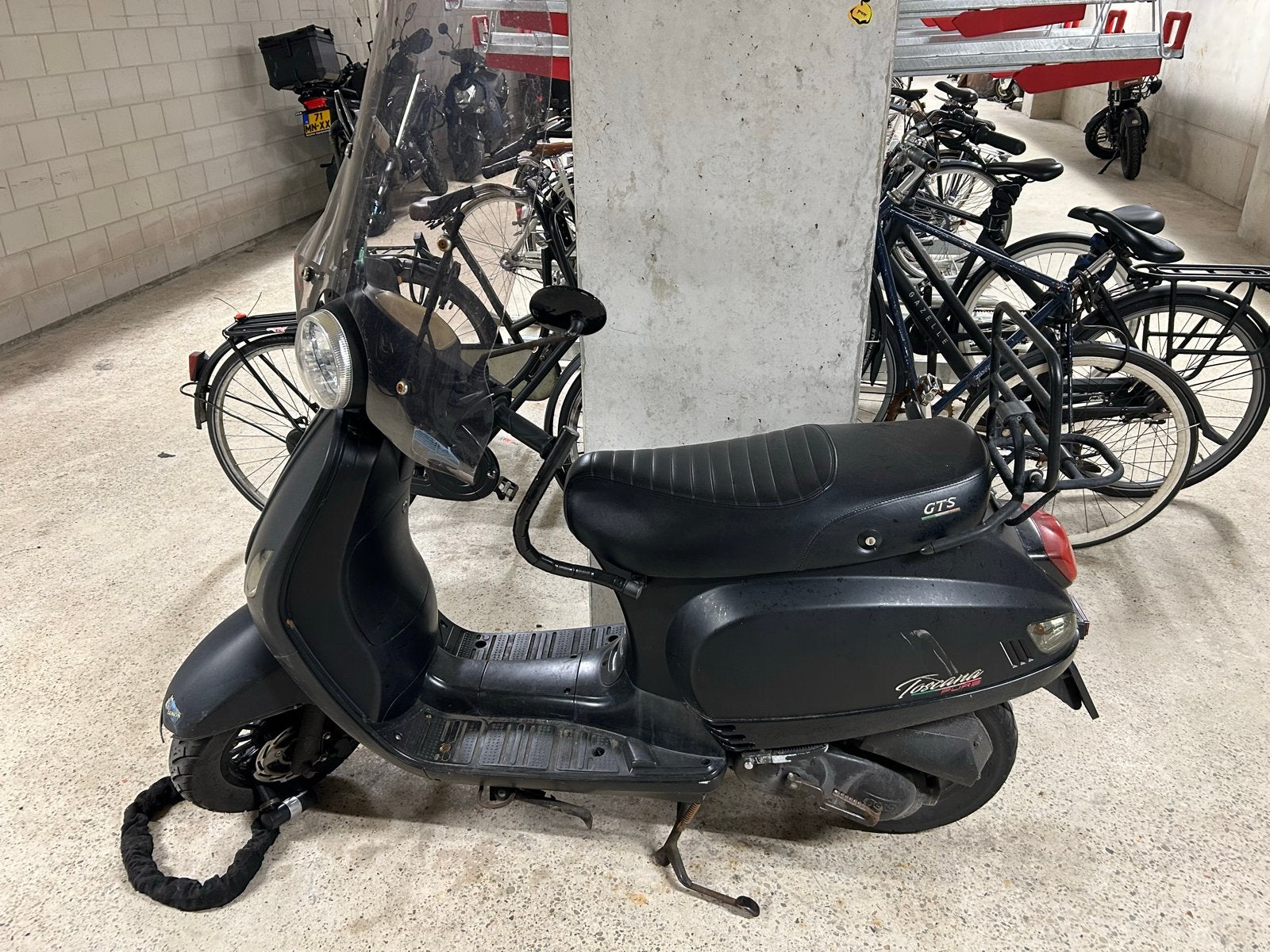 Scooter GTS Toscana 2019 - Schade, start niet, Fietsen en Brommers, Ophalen of Verzenden, Gebruikt, Benzine