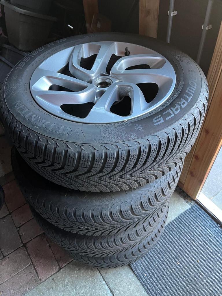 Vredestein Snowtrac 5 Winterbanden met Velgen 195/65 R15, Ophalen, Gebruikt