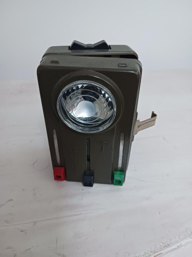 Vintage Militaire Zaklamp - Olijfgroen, Caravans en Kamperen, Zaklampen, Gebruikt, Batterij, Ophalen