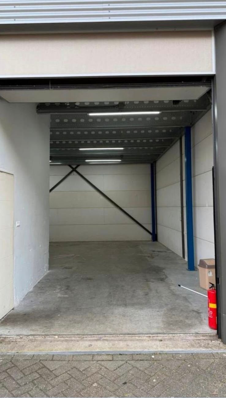 Bedrijfsruimte aan de A13 in Delft, 150 m², Huur, Bedrijfsruimte