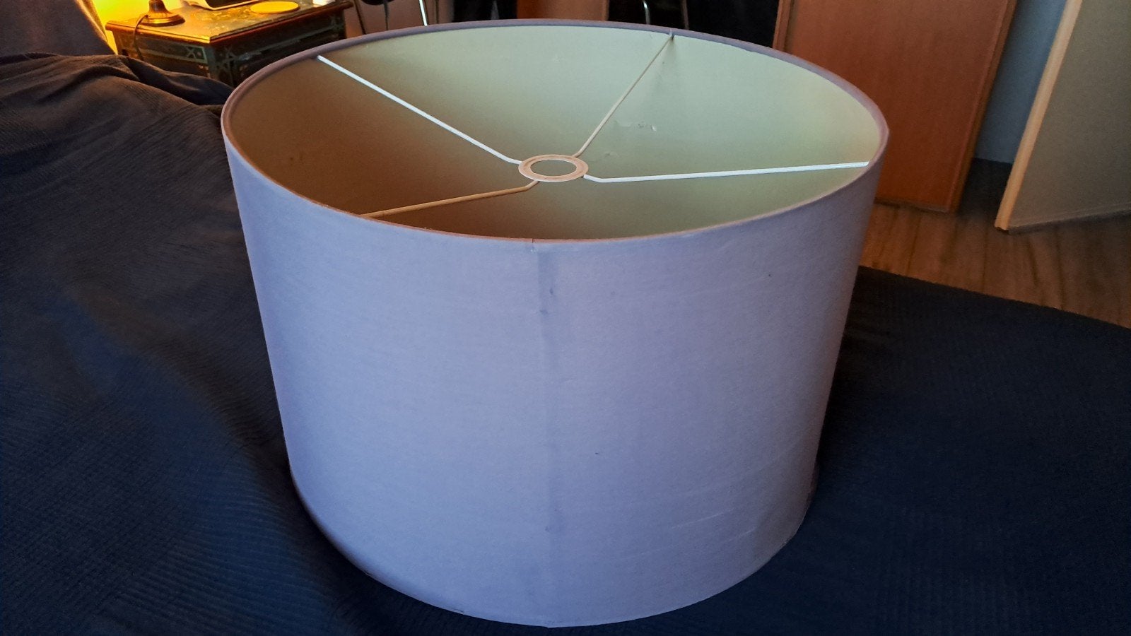 Lila lampenkap, rond, diameter 55,5 cm, hoogte 35 cm, Huis en Inrichting, Lampen | Lampenkappen, Ophalen, Gebruikt, Overige typen