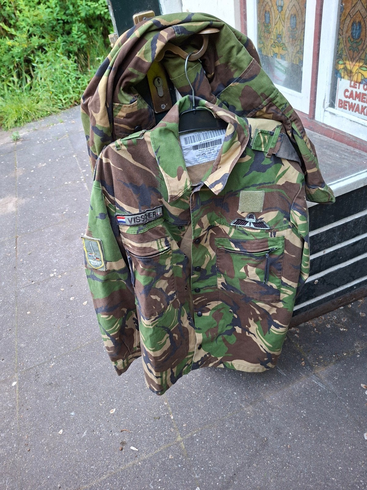 Defensie uniform jas+broek woodland met wing en emblemen, Verzamelen, Ophalen of Verzenden, Landmacht, Nederland, Kleding of Schoenen